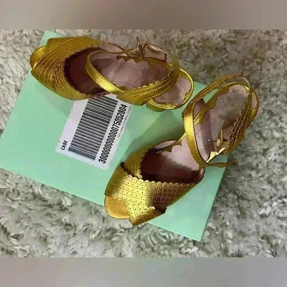 Miss L Fire Beatriz Gold Peep Toe Heels - Women’s - Picture 11 of 15